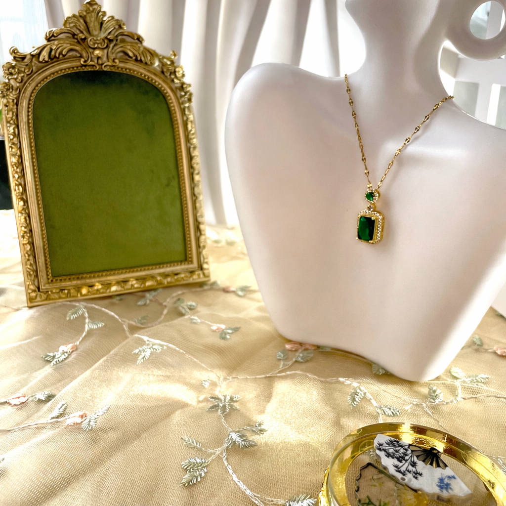 18K Emerald Royal Halskette